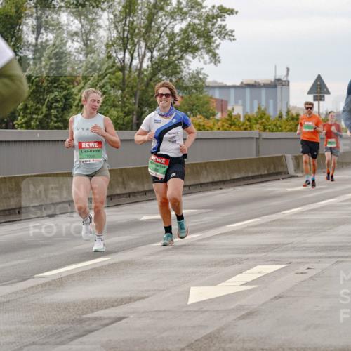 03.10.2025 - Köhlbrandbrückenlauf Michael Burmester http://msf.ph/oto/9160444 03.10.2025 15:53:05 Position 3 7056, 9354 meine-sportfotos.de
