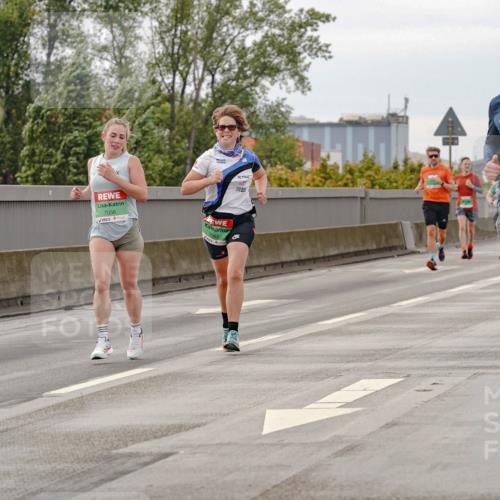 03.10.2025 - Köhlbrandbrückenlauf Michael Burmester http://msf.ph/oto/9160445 03.10.2025 15:53:05 Position 3 900, 7056, 9354 meine-sportfotos.de