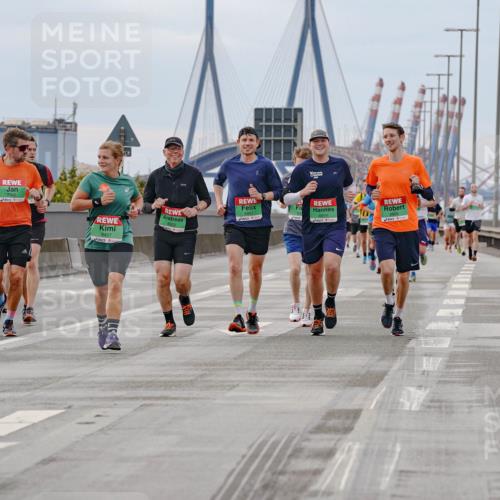 03.10.2025 - Köhlbrandbrückenlauf Michael Burmester http://msf.ph/oto/9160456 03.10.2025 15:53:12 Position 3 9456, 9457, 12, 5 meine-sportfotos.de