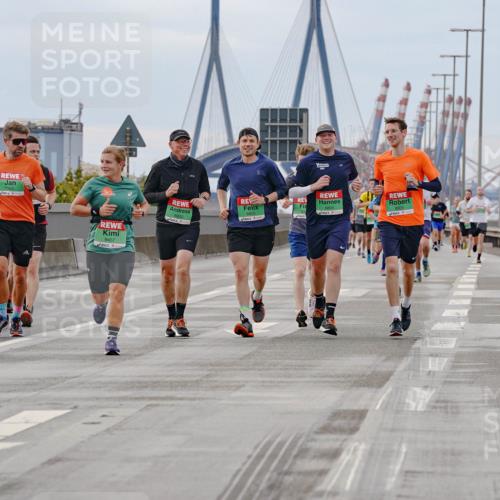 03.10.2025 - Köhlbrandbrückenlauf Michael Burmester http://msf.ph/oto/9160457 03.10.2025 15:53:12 Position 3 9456, 9457, 12, 5 meine-sportfotos.de