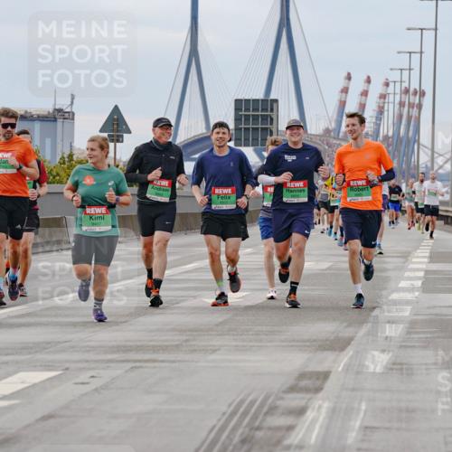 03.10.2025 - Köhlbrandbrückenlauf Michael Burmester http://msf.ph/oto/9160458 03.10.2025 15:53:12 Position 3 9456, 9457, 12, 5 meine-sportfotos.de