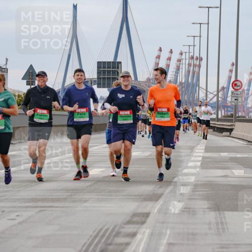 03.10.2025 - Köhlbrandbrückenlauf Michael Burmester http://msf.ph/oto/9160459 03.10.2025 15:53:13 Position 3 6, 12, 5, 1 meine-sportfotos.de