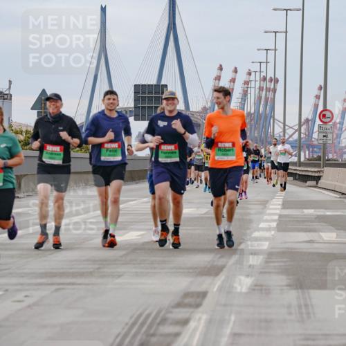 03.10.2025 - Köhlbrandbrückenlauf Michael Burmester http://msf.ph/oto/9160460 03.10.2025 15:53:13 Position 3 12, 5 meine-sportfotos.de