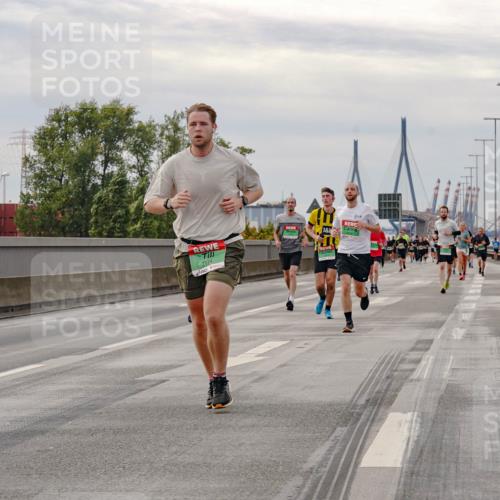 03.10.2025 - Köhlbrandbrückenlauf Michael Burmester http://msf.ph/oto/9160504 03.10.2025 15:53:35 Position 3 7174, 1, 1 meine-sportfotos.de