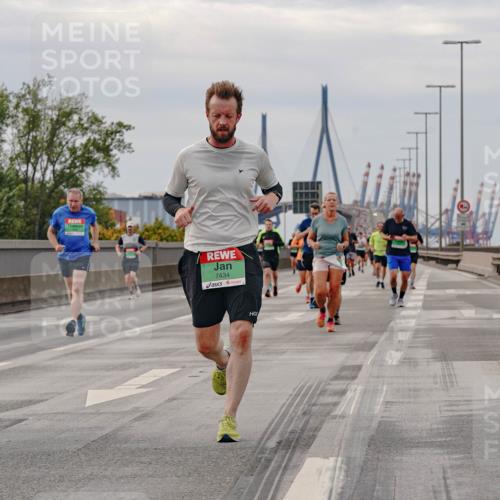 03.10.2025 - Köhlbrandbrückenlauf Michael Burmester http://msf.ph/oto/9160523 03.10.2025 15:53:45 Position 3 7179, 7434 meine-sportfotos.de