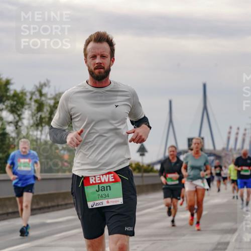 03.10.2025 - Köhlbrandbrückenlauf Michael Burmester http://msf.ph/oto/9160526 03.10.2025 15:53:46 Position 3 7434 meine-sportfotos.de