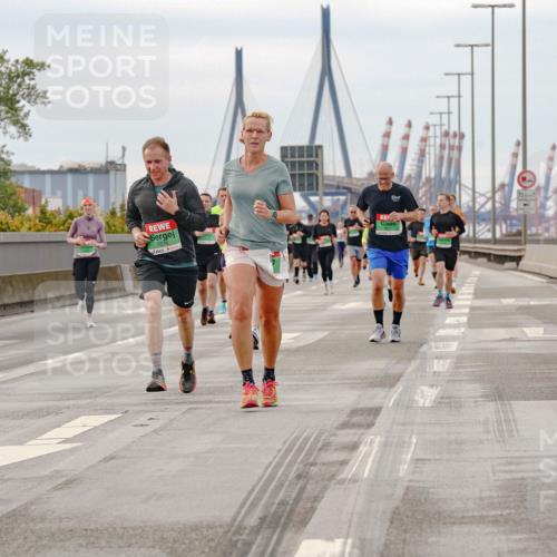 03.10.2025 - Köhlbrandbrückenlauf Michael Burmester http://msf.ph/oto/9160527 03.10.2025 15:53:48 Position 3 7576 meine-sportfotos.de