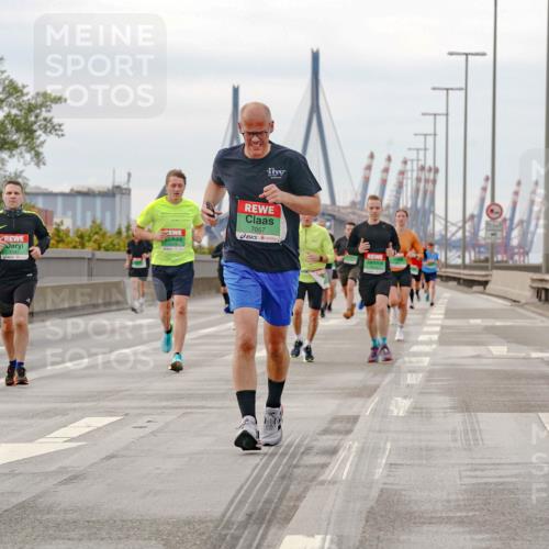 03.10.2025 - Köhlbrandbrückenlauf Michael Burmester http://msf.ph/oto/9160544 03.10.2025 15:53:54 Position 3 7057, 7499 meine-sportfotos.de