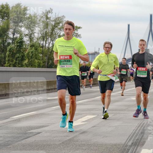 03.10.2025 - Köhlbrandbrückenlauf Michael Burmester http://msf.ph/oto/9160554 03.10.2025 15:53:59 Position 3 31, 1, 201, 9378, 7019 meine-sportfotos.de