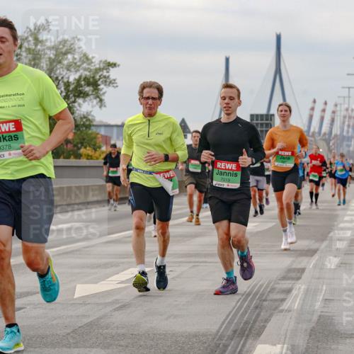 03.10.2025 - Köhlbrandbrückenlauf Michael Burmester http://msf.ph/oto/9160557 03.10.2025 15:54:00 Position 3 31, 1, 2019, 9378, 7019 meine-sportfotos.de