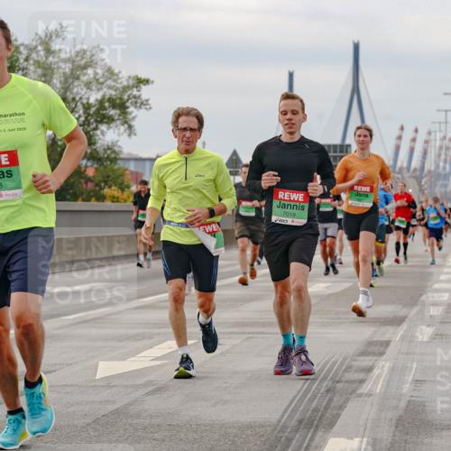 03.10.2025 - Köhlbrandbrückenlauf Michael Burmester http://msf.ph/oto/9160558 03.10.2025 15:54:00 Position 3 31, 1, 2019, 9378, 7019 meine-sportfotos.de
