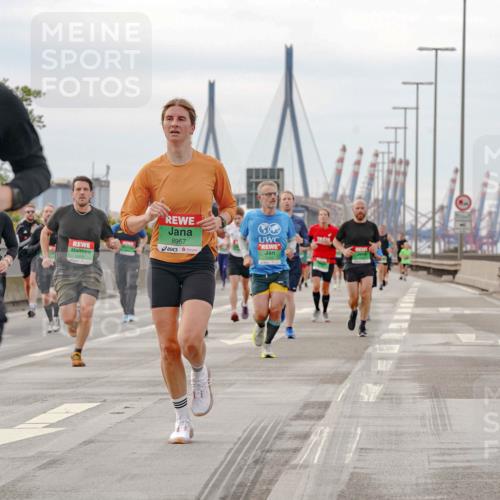 03.10.2025 - Köhlbrandbrückenlauf Michael Burmester http://msf.ph/oto/9160563 03.10.2025 15:54:02 Position 3 7019, 8967 meine-sportfotos.de