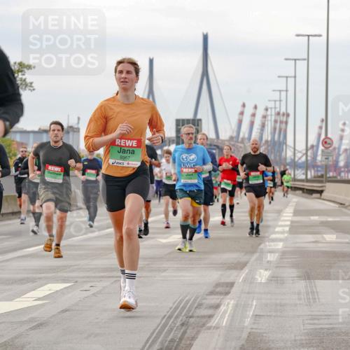03.10.2025 - Köhlbrandbrückenlauf Michael Burmester http://msf.ph/oto/9160564 03.10.2025 15:54:03 Position 3 7019, 9468, 8967 meine-sportfotos.de