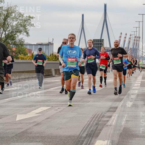 03.10.2025 - Köhlbrandbrückenlauf Michael Burmester http://msf.ph/oto/9160572 03.10.2025 15:54:05 Position 3 9468, 7283, 12 meine-sportfotos.de