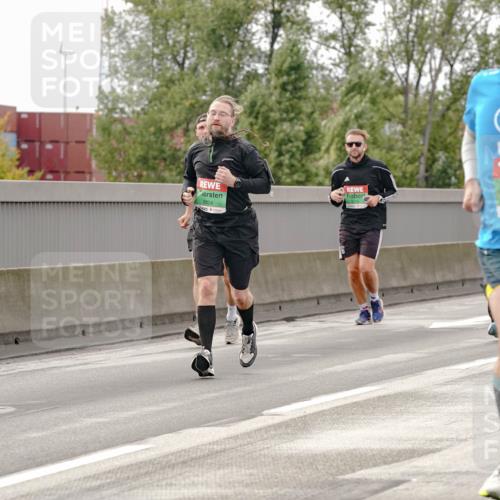 03.10.2025 - Köhlbrandbrückenlauf Michael Burmester http://msf.ph/oto/9160576 03.10.2025 15:54:08 Position 3 8824, 216, 7283 meine-sportfotos.de