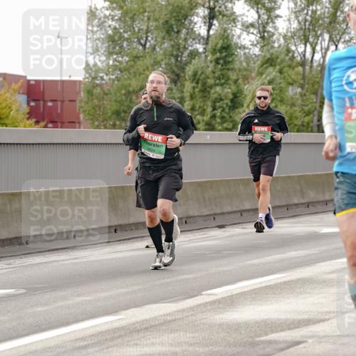 03.10.2025 - Köhlbrandbrückenlauf Michael Burmester http://msf.ph/oto/9160578 03.10.2025 15:54:08 Position 3 32, 7283, 734, 8824 meine-sportfotos.de
