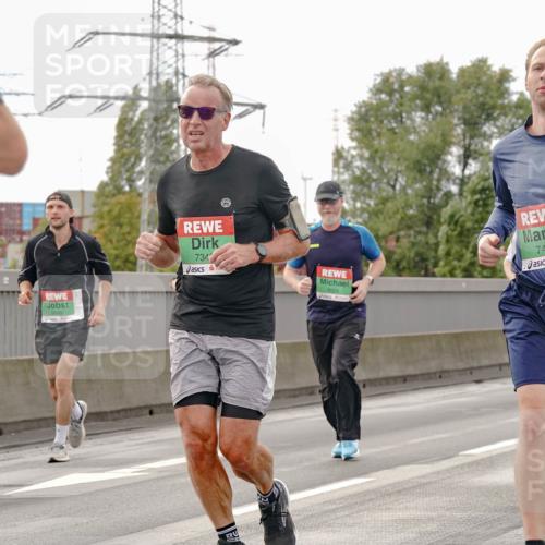 03.10.2025 - Köhlbrandbrückenlauf Michael Burmester http://msf.ph/oto/9160588 03.10.2025 15:54:12 Position 3 734, 7494 meine-sportfotos.de