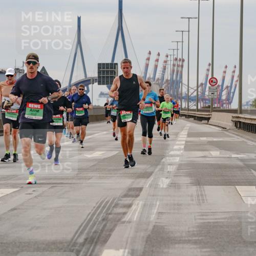 03.10.2025 - Köhlbrandbrückenlauf Michael Burmester http://msf.ph/oto/9160620 03.10.2025 15:54:22 Position 3 9020, 12, 5 meine-sportfotos.de