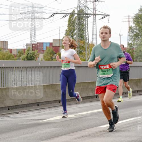 03.10.2025 - Köhlbrandbrückenlauf Michael Burmester http://msf.ph/oto/9160629 03.10.2025 15:54:25 Position 3 7360, 7674 meine-sportfotos.de