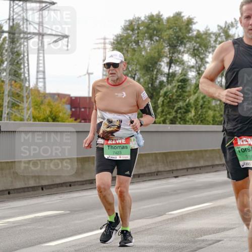 03.10.2025 - Köhlbrandbrückenlauf Michael Burmester http://msf.ph/oto/9160634 03.10.2025 15:54:28 Position 3 7310, 7423, 9110 meine-sportfotos.de