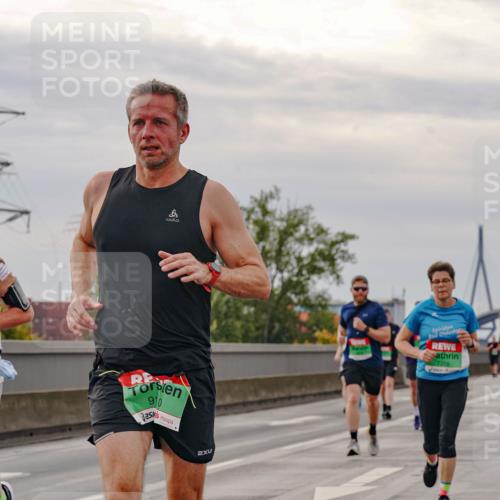 03.10.2025 - Köhlbrandbrückenlauf Michael Burmester http://msf.ph/oto/9160636 03.10.2025 15:54:29 Position 3 7423, 910, 2, 7319 meine-sportfotos.de
