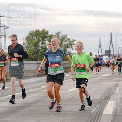 03.10.2025 - Köhlbrandbrückenlauf Michael Burmester http://msf.ph/oto/9160659 03.10.2025 15:54:38 Position 3 7713, 9091, 1, 8862, 8866 meine-sportfotos.de