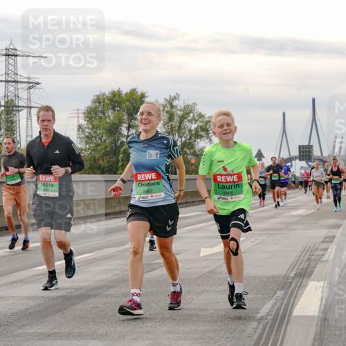 03.10.2025 - Köhlbrandbrückenlauf Michael Burmester http://msf.ph/oto/9160660 03.10.2025 15:54:38 Position 3 7713, 9091, 8862, 8866 meine-sportfotos.de