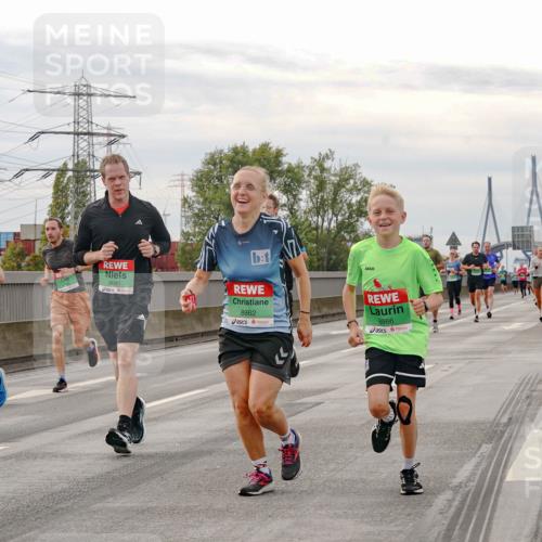 03.10.2025 - Köhlbrandbrückenlauf Michael Burmester http://msf.ph/oto/9160662 03.10.2025 15:54:38 Position 3 7713, 9091, 8862, 8866 meine-sportfotos.de