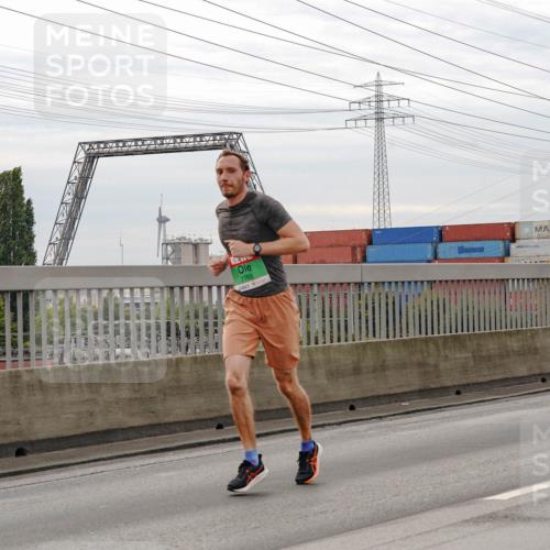 03.10.2025 - Köhlbrandbrückenlauf Michael Burmester http://msf.ph/oto/9160667 03.10.2025 15:54:41 Position 3 7763 meine-sportfotos.de