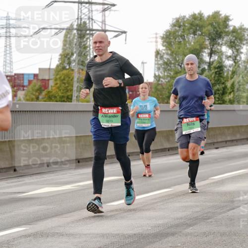 03.10.2025 - Köhlbrandbrückenlauf Michael Burmester http://msf.ph/oto/9160719 03.10.2025 15:55:04 Position 3 9349, 7501, 7623 meine-sportfotos.de