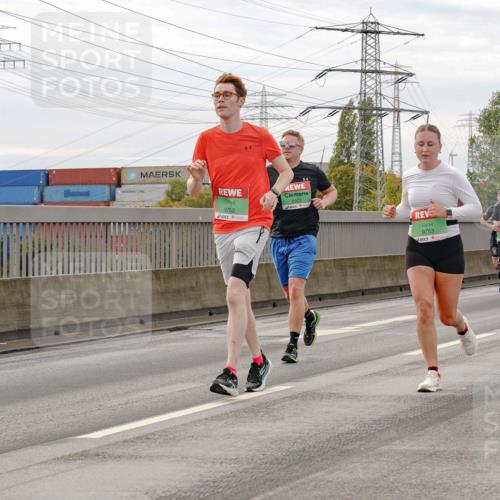 03.10.2025 - Köhlbrandbrückenlauf Michael Burmester http://msf.ph/oto/9160739 03.10.2025 15:55:12 Position 3 9752, 8923, 9753 meine-sportfotos.de