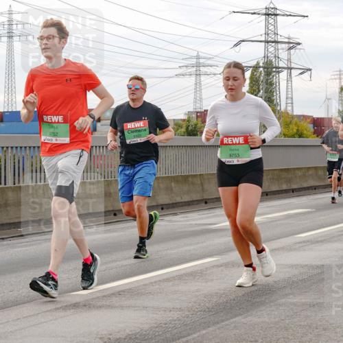 03.10.2025 - Köhlbrandbrückenlauf Michael Burmester http://msf.ph/oto/9160742 03.10.2025 15:55:13 Position 3 9752, 8923, 9753 meine-sportfotos.de
