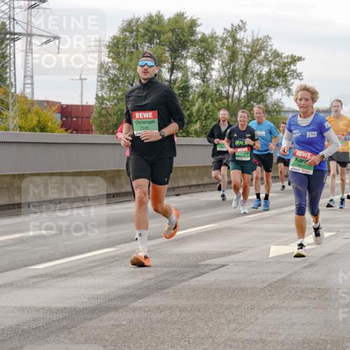03.10.2025 - Köhlbrandbrückenlauf Michael Burmester http://msf.ph/oto/9160748 03.10.2025 15:55:15 Position 3 1978, 7588, 24, 9600, 20, 25 meine-sportfotos.de