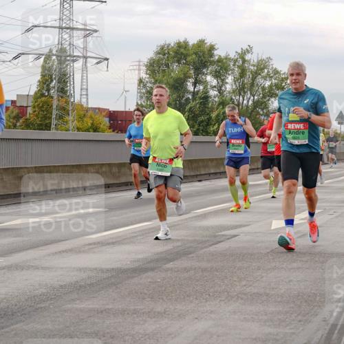 03.10.2025 - Köhlbrandbrückenlauf Michael Burmester http://msf.ph/oto/9160762 03.10.2025 15:55:22 Position 3 7822, 9301, 8826 meine-sportfotos.de