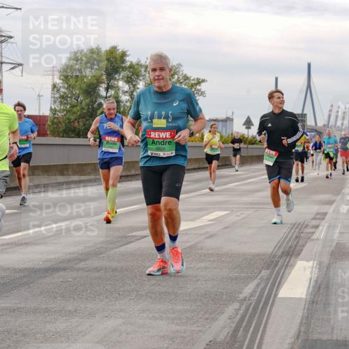 03.10.2025 - Köhlbrandbrückenlauf Michael Burmester http://msf.ph/oto/9160764 03.10.2025 15:55:23 Position 3 9301, 2025, 8826 meine-sportfotos.de