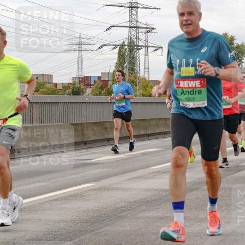 03.10.2025 - Köhlbrandbrückenlauf Michael Burmester http://msf.ph/oto/9160767 03.10.2025 15:55:24 Position 3 202, 8826, 7304 meine-sportfotos.de