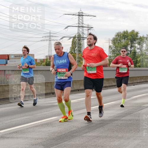 03.10.2025 - Köhlbrandbrückenlauf Michael Burmester http://msf.ph/oto/9160770 03.10.2025 15:55:26 Position 3 9567, 7304, 7272, 7543 meine-sportfotos.de