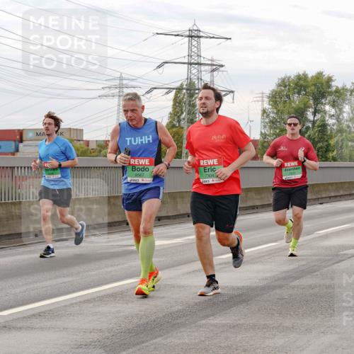 03.10.2025 - Köhlbrandbrückenlauf Michael Burmester http://msf.ph/oto/9160771 03.10.2025 15:55:26 Position 3 9567, 7304, 7272, 7543 meine-sportfotos.de