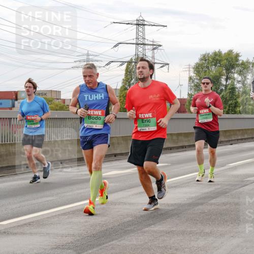03.10.2025 - Köhlbrandbrückenlauf Michael Burmester http://msf.ph/oto/9160772 03.10.2025 15:55:26 Position 3 9567, 7304, 7272, 7543 meine-sportfotos.de