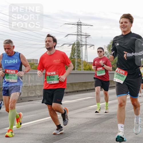 03.10.2025 - Köhlbrandbrückenlauf Michael Burmester http://msf.ph/oto/9160774 03.10.2025 15:55:26 Position 3 9567, 7304, 7272, 7543 meine-sportfotos.de