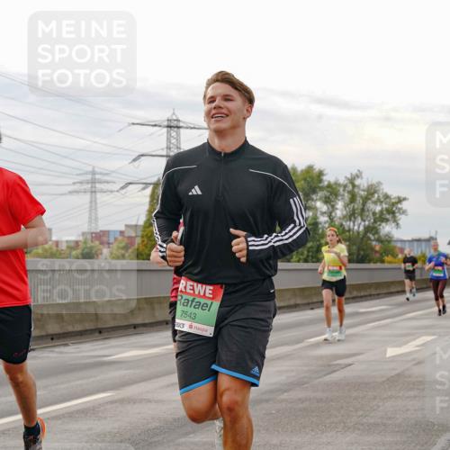 03.10.2025 - Köhlbrandbrückenlauf Michael Burmester http://msf.ph/oto/9160775 03.10.2025 15:55:27 Position 3 7304, 7543 meine-sportfotos.de