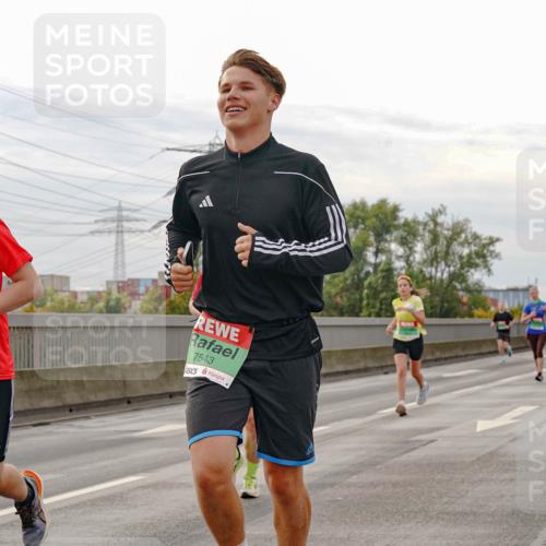 03.10.2025 - Köhlbrandbrückenlauf Michael Burmester http://msf.ph/oto/9160776 03.10.2025 15:55:27 Position 3 7304, 7543 meine-sportfotos.de