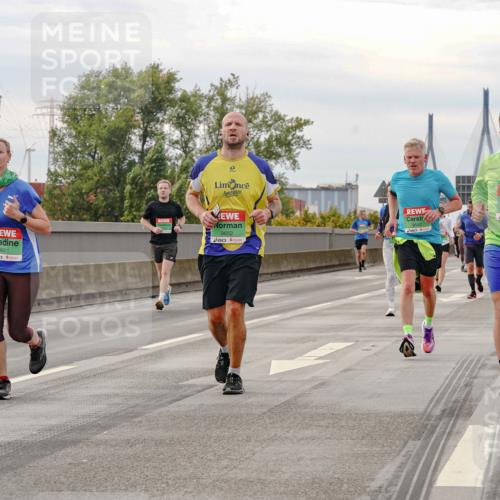 03.10.2025 - Köhlbrandbrückenlauf Michael Burmester http://msf.ph/oto/9160787 03.10.2025 15:55:32 Position 3 9601, 9652, 9542 meine-sportfotos.de
