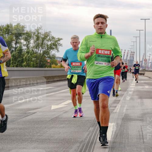 03.10.2025 - Köhlbrandbrückenlauf Michael Burmester http://msf.ph/oto/9160792 03.10.2025 15:55:34 Position 3 9652, 9542, 7226 meine-sportfotos.de