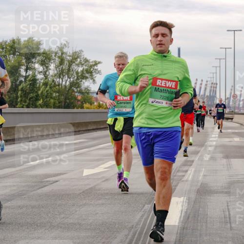 03.10.2025 - Köhlbrandbrückenlauf Michael Burmester http://msf.ph/oto/9160793 03.10.2025 15:55:34 Position 3 9652, 9542, 7226 meine-sportfotos.de