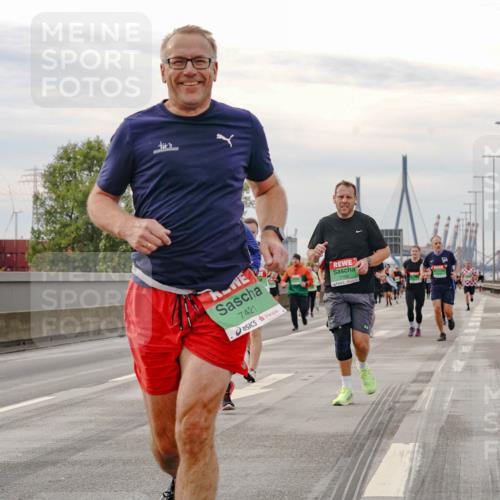 03.10.2025 - Köhlbrandbrückenlauf Michael Burmester http://msf.ph/oto/9160804 03.10.2025 15:55:40 Position 3 7421 meine-sportfotos.de