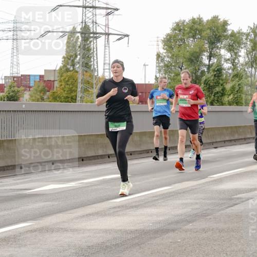 03.10.2025 - Köhlbrandbrückenlauf Michael Burmester http://msf.ph/oto/9160814 03.10.2025 15:55:45 Position 3 9028, 8725, 7594 meine-sportfotos.de