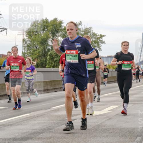 03.10.2025 - Köhlbrandbrückenlauf Michael Burmester http://msf.ph/oto/9160817 03.10.2025 15:55:46 Position 3 7139, 7594, 9748, 8814 meine-sportfotos.de