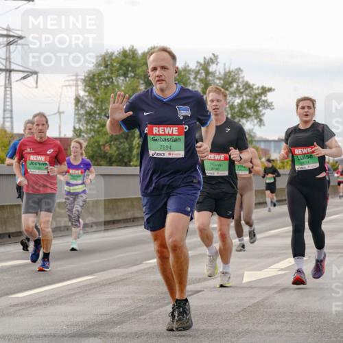 03.10.2025 - Köhlbrandbrückenlauf Michael Burmester http://msf.ph/oto/9160820 03.10.2025 15:55:46 Position 3 7139, 7594, 9748, 8814 meine-sportfotos.de