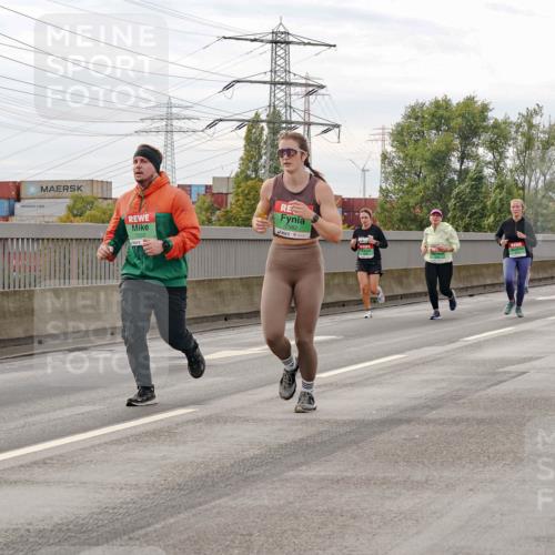 03.10.2025 - Köhlbrandbrückenlauf Michael Burmester http://msf.ph/oto/9160832 03.10.2025 15:55:50 Position 3 7552, 7562, 9181 meine-sportfotos.de